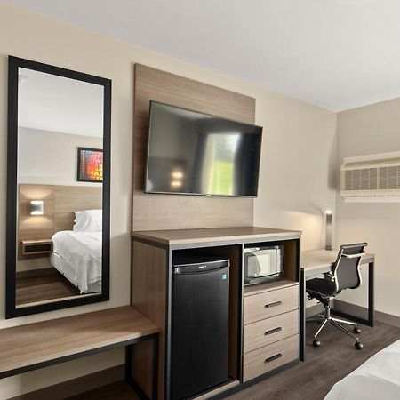 The Elmwood Motel Уотървил Екстериор снимка