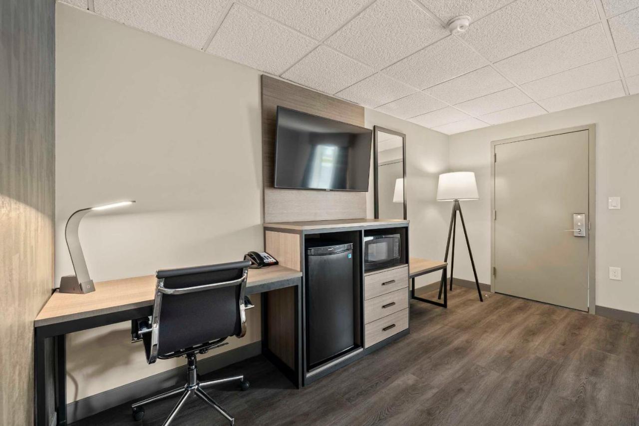The Elmwood Motel Уотървил Екстериор снимка