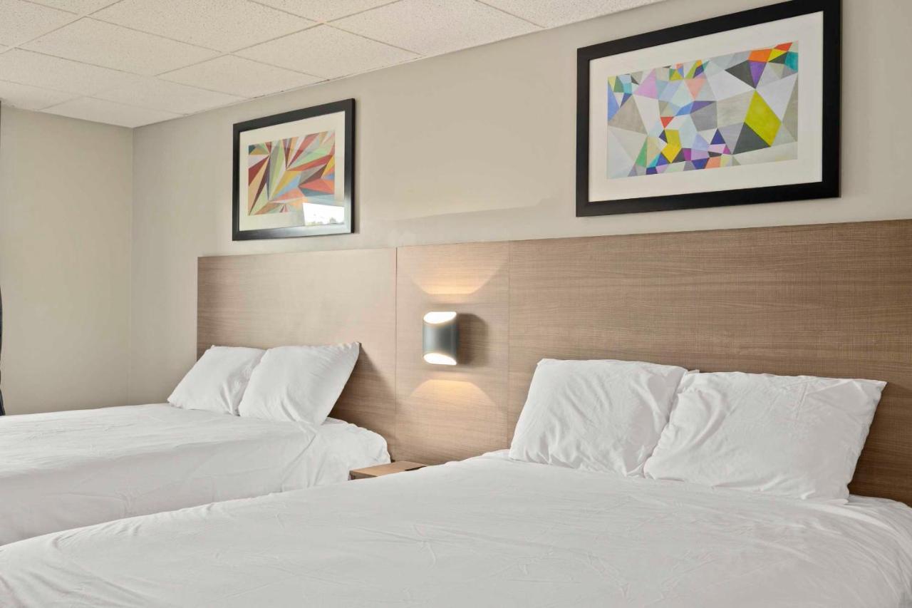 The Elmwood Motel Уотървил Екстериор снимка