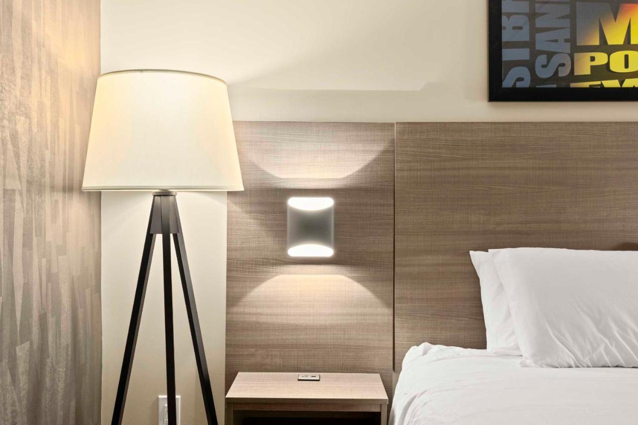 The Elmwood Motel Уотървил Екстериор снимка