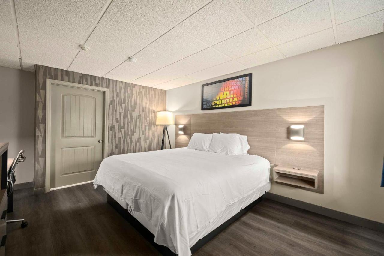 The Elmwood Motel Уотървил Екстериор снимка