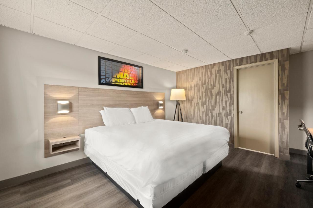 The Elmwood Motel Уотървил Екстериор снимка