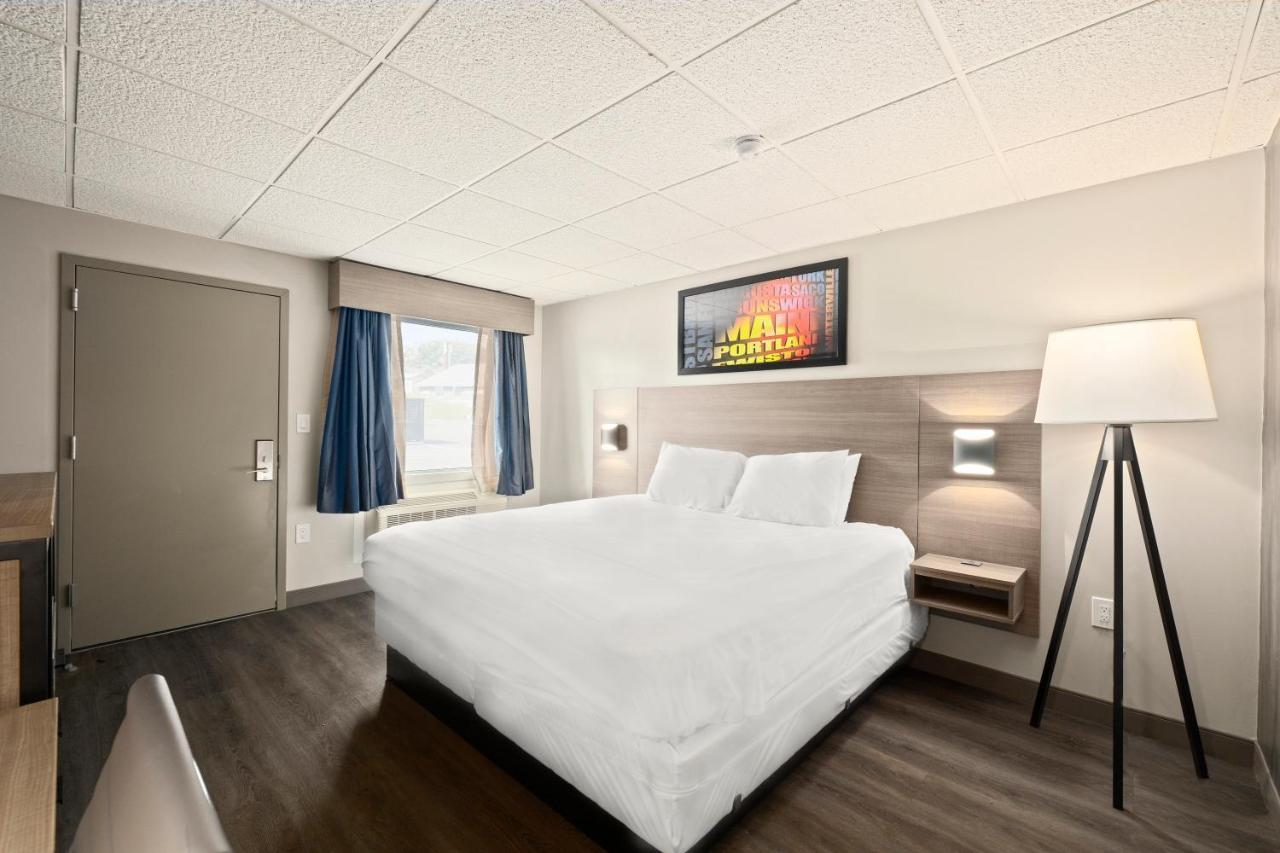 The Elmwood Motel Уотървил Екстериор снимка