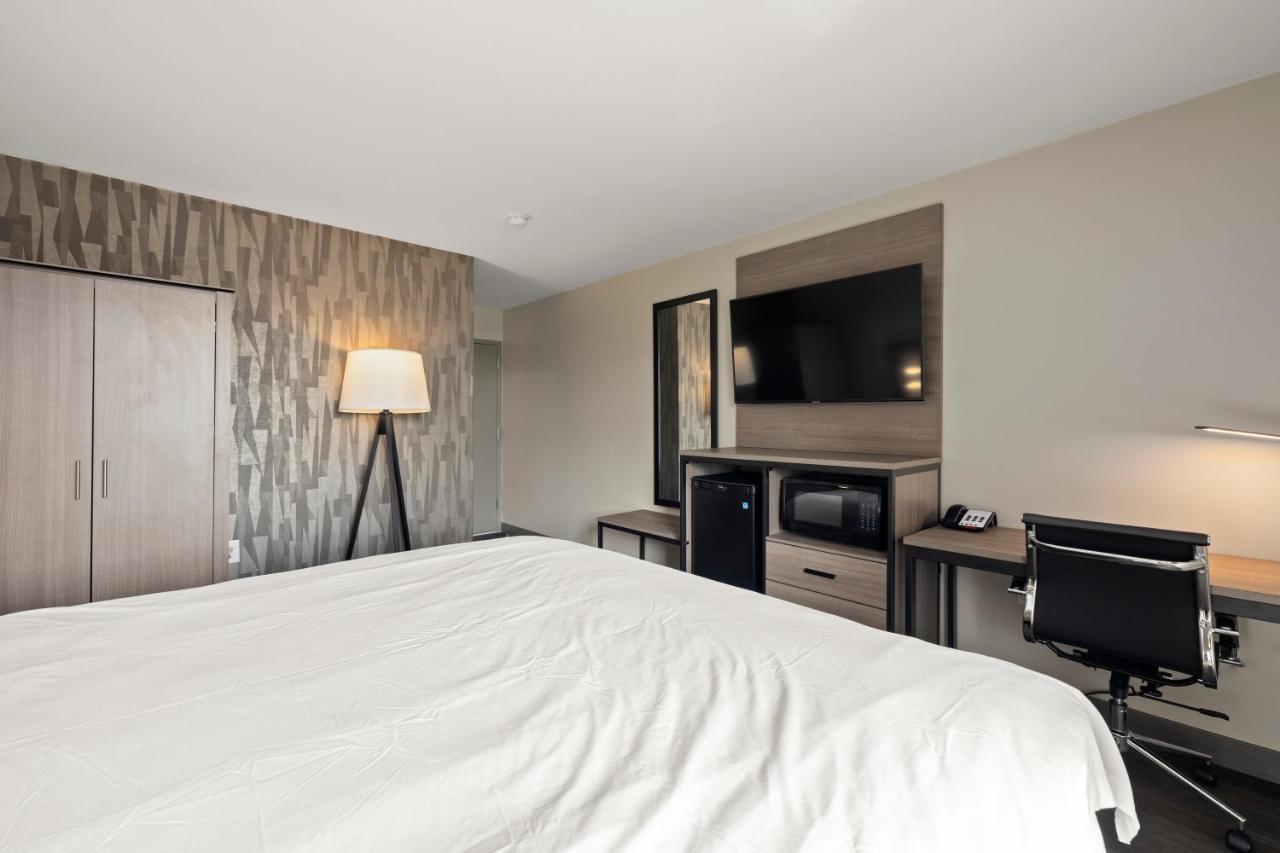The Elmwood Motel Уотървил Екстериор снимка