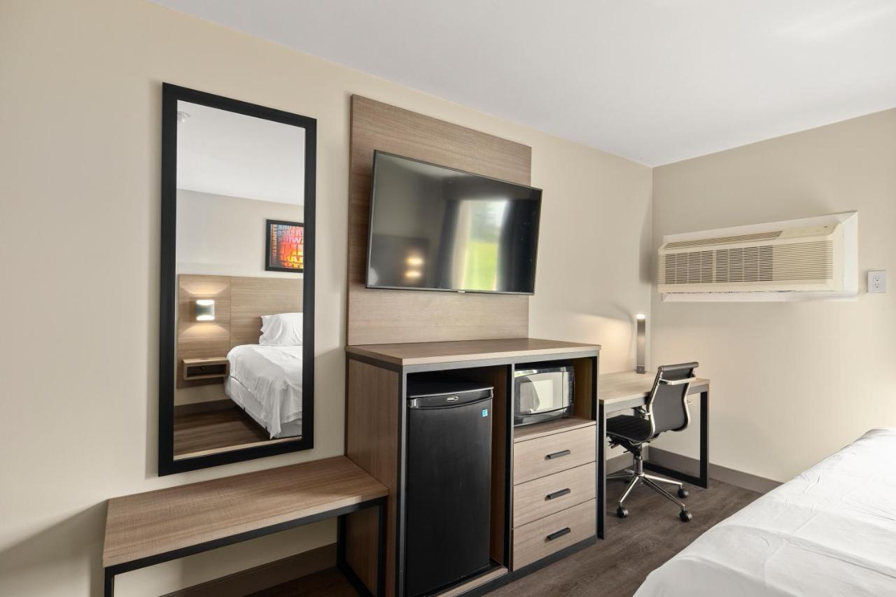 The Elmwood Motel Уотървил Екстериор снимка